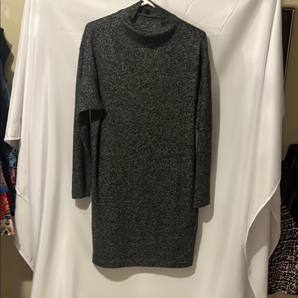 Uniqlo Gray Long Sleeve Mock Neck Sheath Dress